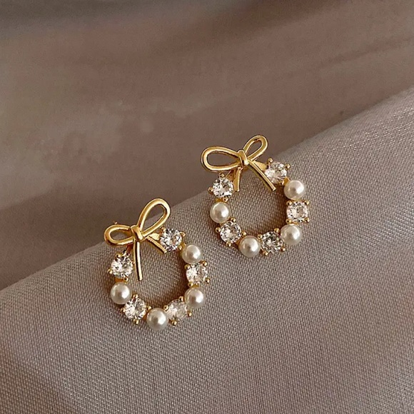 Pearl and Rhinestone Golden Wreath Earrings - Picture 2 of 5